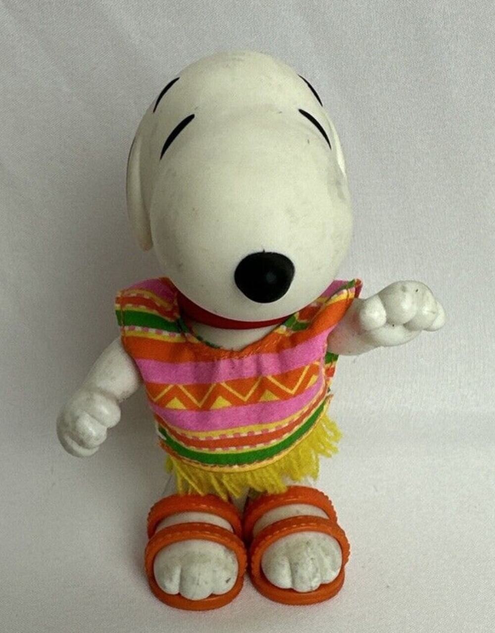 Vintage 1999 Hasbro Snoopy Poncho W/Sandles Toy